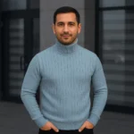 سترة تريكو رجالية بياقة صياد وعنق مرتفع، نسيج قطني سميك مضلع، قصة عادية بأكمام طويلة، موديل شتوي - أزرق فاتح