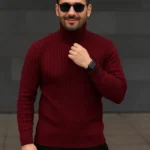 سترة تريكو رجالي بياقة عالية، حياكة قطنية سميكة مضلعة، مقاس منتظم بأكمام طويلة موديل شتوي - خمري