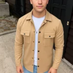 قميص رجالي بأكمام طويلة وجيب قطري وأزرار كبس، تصميم فضفاض (أوفرسايز) مريح بأسلوب أنيق للارتداء اليومي