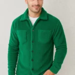 قميص كارديجان من الصوف المخملي للرجال - ياقة وأزرار بأزرار وجيب على الصدر، ناعم بملمس ناعم شتوي عادي ومريح ومناسب للرجال - موديل كاجوال أخضر عشبي